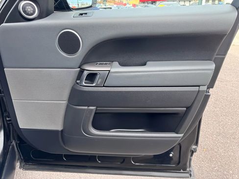 Used 2014 Land Rover Range Rover Sport SE image 17