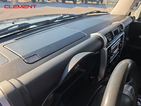 Used 2011 Toyota FJ Cruiser 2WD w/ Convenience Pkg image 19