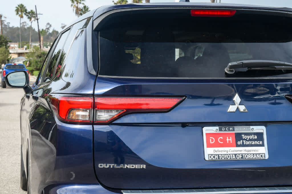 Used 2023 Mitsubishi Outlander SE FWD image 6