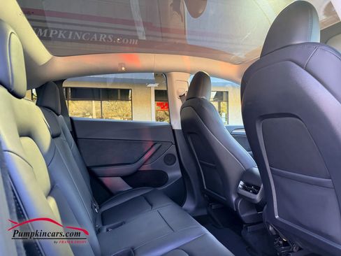 Used 2023 Tesla Model Y Performance image 24