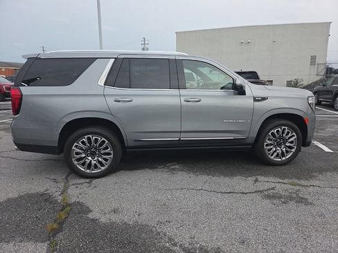 Used 2024 GMC Yukon Denali Ultimate AWD/4WD image 6