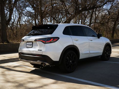 Used 2024 Honda HR-V Sport image 9