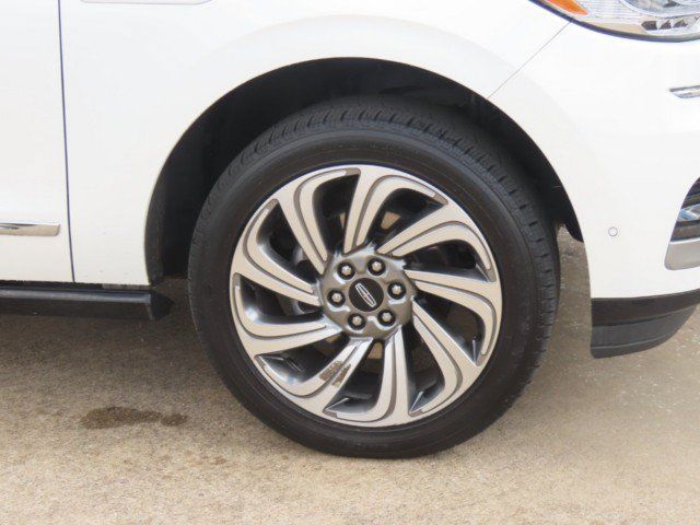 Used 2023 Lincoln Navigator Reserve AWD/4WD image 6