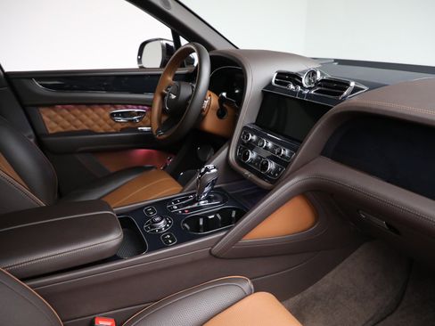 Certified 2021 Bentley Bentayga image 25
