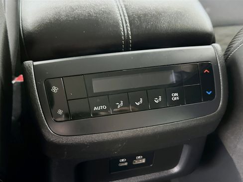 Used 2024 Nissan Pathfinder SV image 25