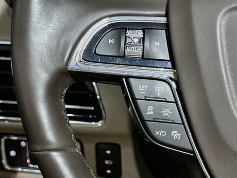 Used 2022 Lincoln Navigator L Reserve w/ Monochromatic Package image 32