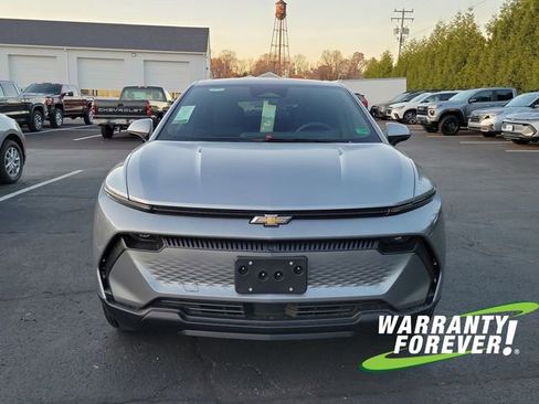 New 2026 Chevrolet Equinox EV LT image 2