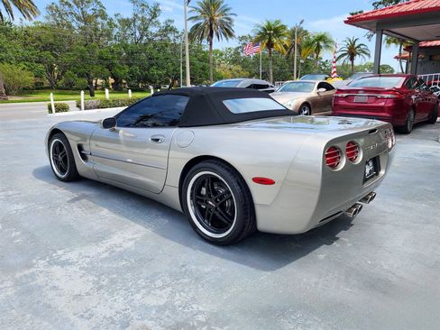 Used 1998 Chevrolet Corvette Convertible w/ Memory Pkg image 13