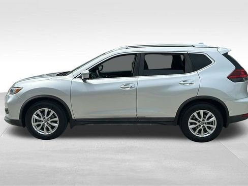 Used 2018 Nissan Rogue SV image 4
