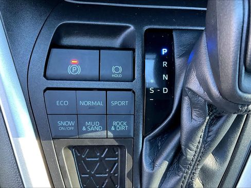 Used 2022 Toyota RAV4 LE image 35