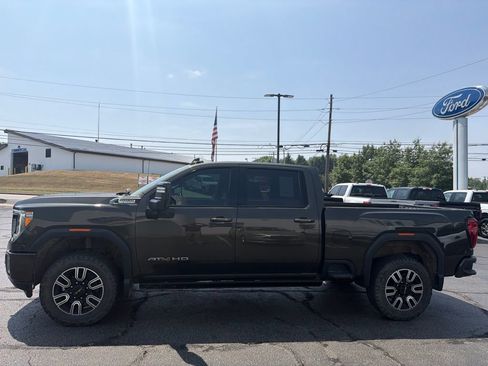 Used 2022 GMC Sierra 3500 AT4 w/ AT4 Preferred Package AWD/4WD image 5