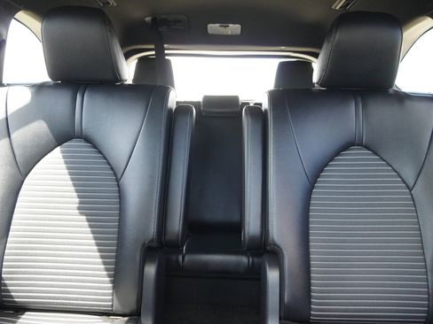 Certified 2024 Toyota Highlander XSE image 30