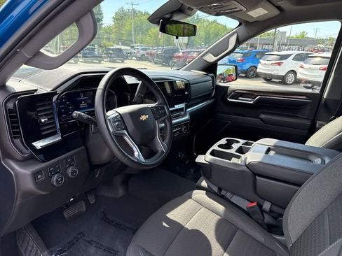 Used 2024 Chevrolet Silverado 1500 LT w/ Z71 Off-Road Package AWD/4WD image 16