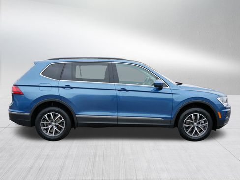 Certified 2020 Volkswagen Tiguan SE w/ Panoramic Sunroof Package image 8