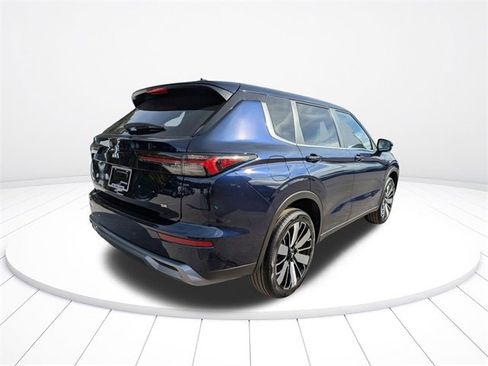 New 2025 Mitsubishi Outlander SE image 4