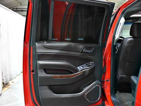 Used 2016 Chevrolet Suburban LT RWD image 39