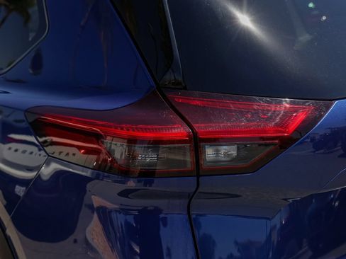 Used 2021 Nissan Rogue SL FWD image 6
