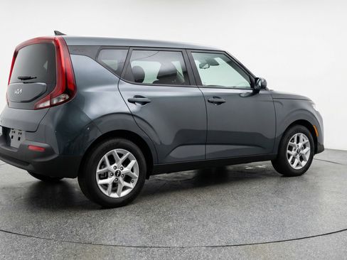 Used 2025 Kia Soul LX w/ LX Technology Package FWD image 9