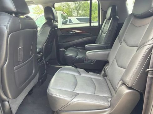 Used 2016 Cadillac Escalade ESV Luxury AWD/4WD image 6