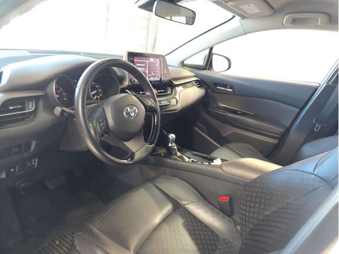 Used 2020 Toyota C-HR Limited image 17