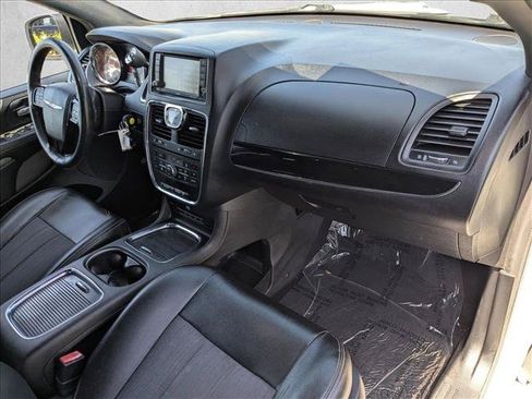 Used 2015 Chrysler Town & Country S w/ Driver Convenience Group FWD image 21