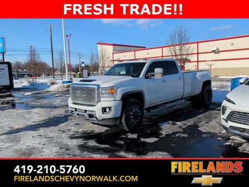 Used 2017 GMC Sierra 3500 Denali w/ Duramax Plus Package image 25