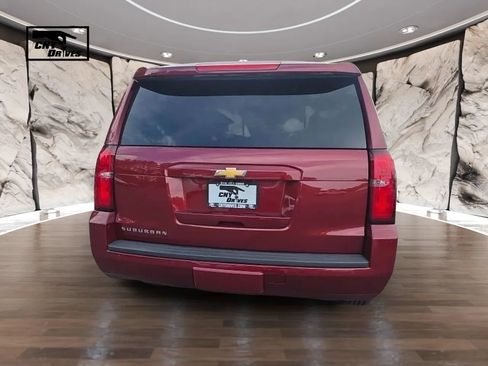 Used 2019 Chevrolet Suburban LT w/ Luxury Package AWD/4WD image 6