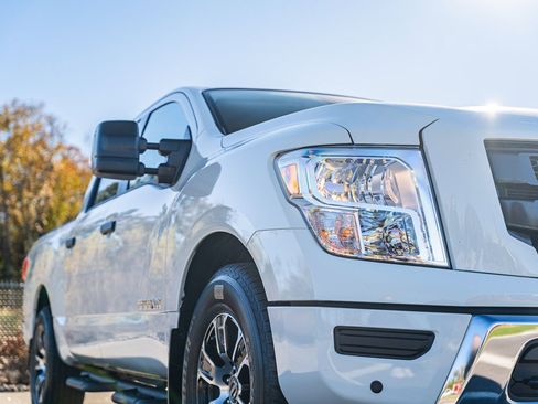 Used 2024 Nissan Titan SV w/ SV Convenience Package image 10