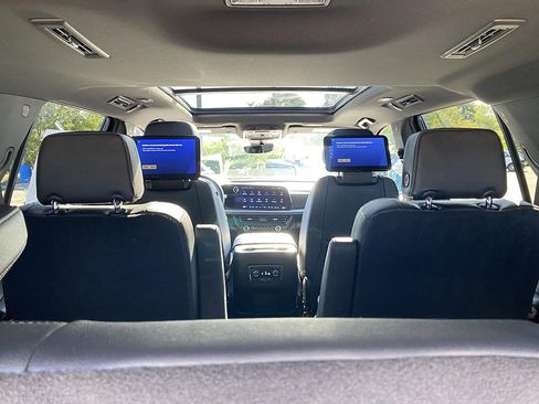 Used 2025 Chevrolet Tahoe Premier AWD/4WD image 15