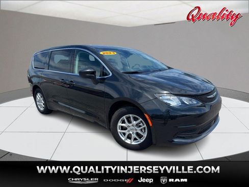Used 2023 Chrysler Voyager LX FWD image 1