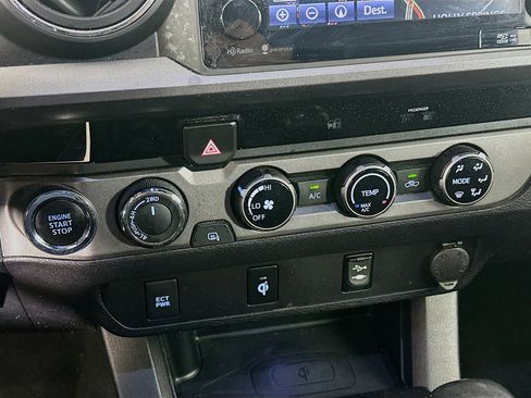 Used 2016 Toyota Tacoma TRD Sport w/ Towing Package image 24