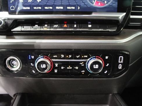 Used 2022 GMC Sierra 1500 SLT w/ SLT Convenience Package AWD/4WD image 37