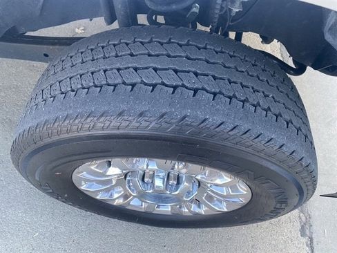 Used 2022 Ford F250 XLT w/ XLT Premium Package image 3