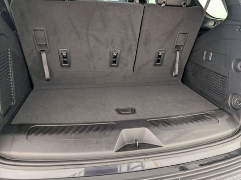 Used 2023 GMC Yukon SLT image 32