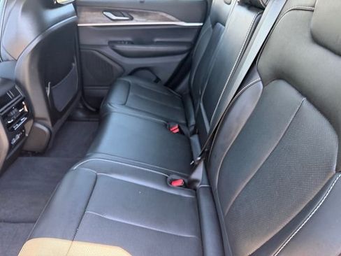 Certified 2023 Jeep Grand Cherokee Limited w/ Luxury Tech Group II AWD/4WD image 11