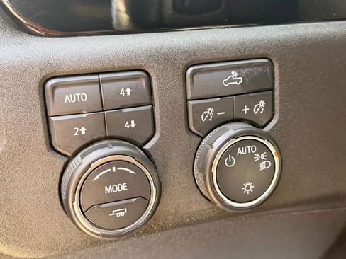 Used 2023 Chevrolet Silverado 1500 LT w/ Z71 Off-Road Package image 19