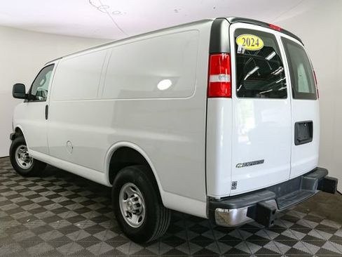 Used 2024 Chevrolet Express 2500 w/ Driver Convenience Package RWD image 7