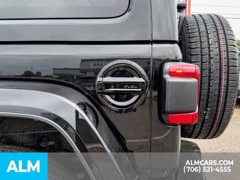 Used 2022 Jeep Wrangler Unlimited Sahara AWD/4WD image 10