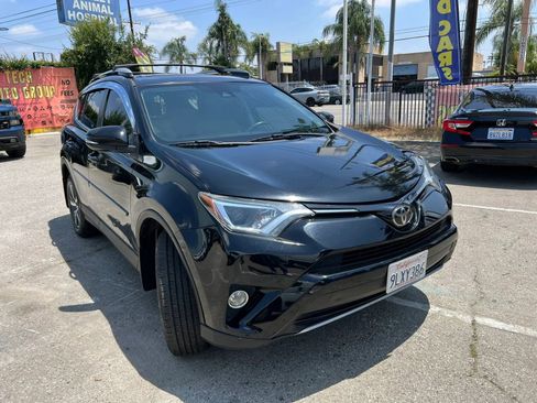 Used 2018 Toyota RAV4 XLE FWD image 3