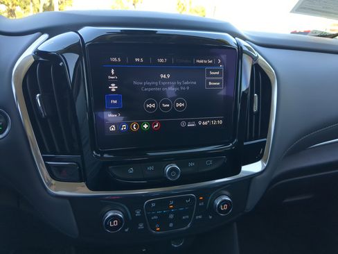 Used 2021 Chevrolet Traverse LT image 21