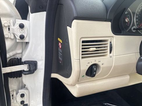 Used 2005 Chrysler Crossfire Limited image 17