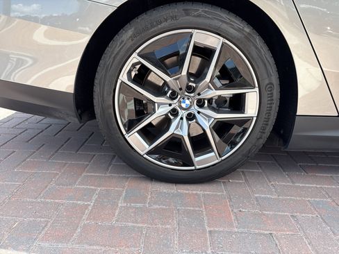 Used 2025 BMW i5 eDrive40i w/ Premium Package image 12