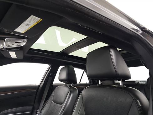 Used 2016 Chrysler 300 C Platinum w/ Safetytec Plus Group image 14