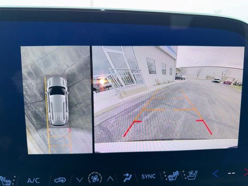 Used 2024 Chevrolet Traverse RS image 22