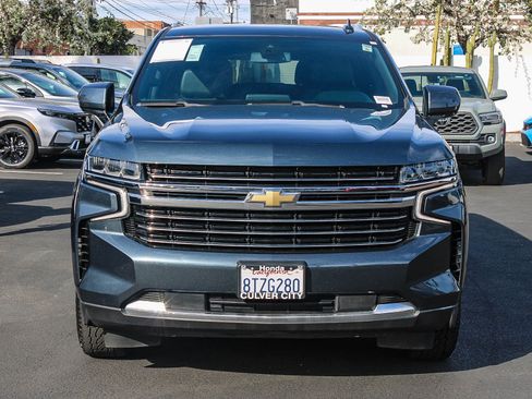 Used 2021 Chevrolet Suburban LT image 2