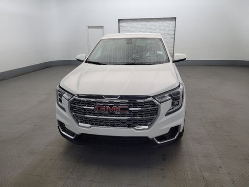 Used 2024 GMC Terrain SLE FWD image 15