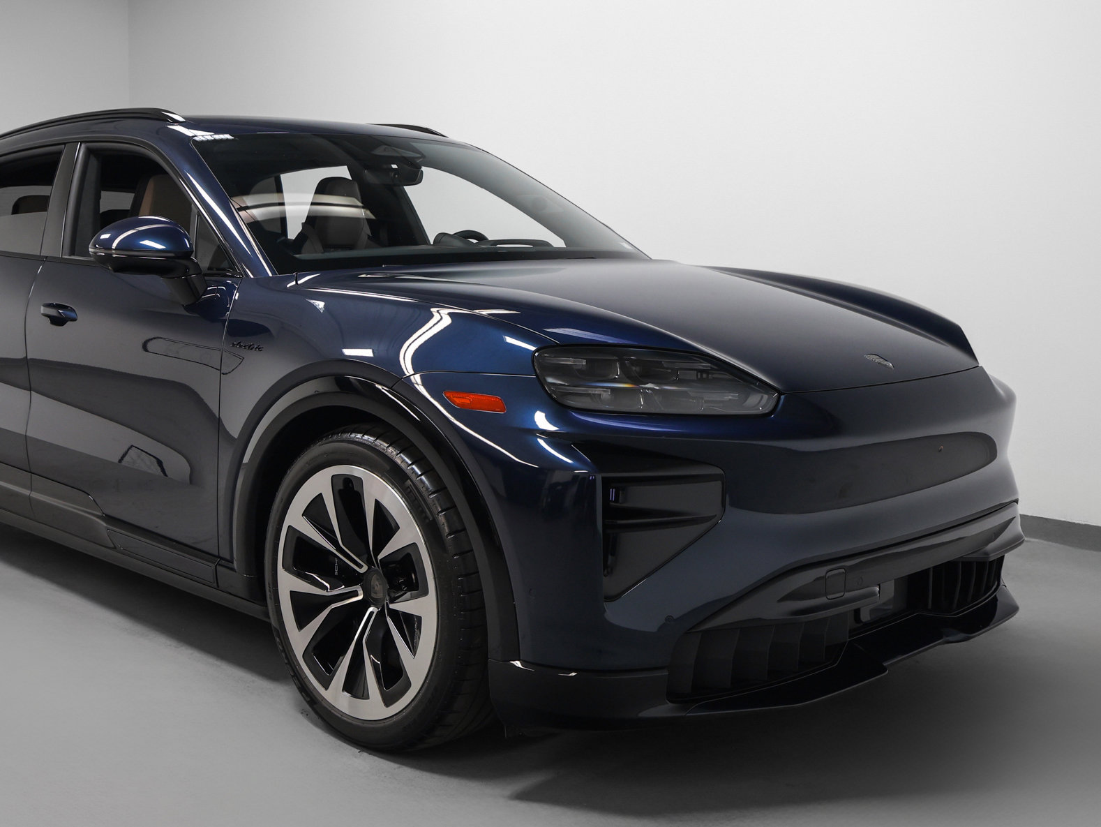 Certified 2026 Porsche Cayenne Turbo AWD/4WD image 9