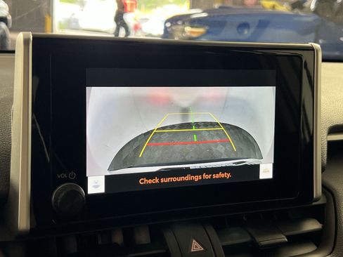 Used 2025 Toyota RAV4 XLE FWD image 20