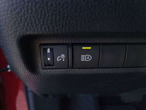 Used 2023 Toyota RAV4 XLE Premium image 31