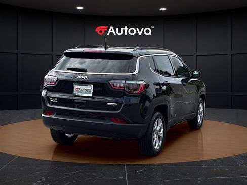Used 2025 Jeep Compass Latitude AWD/4WD image 5